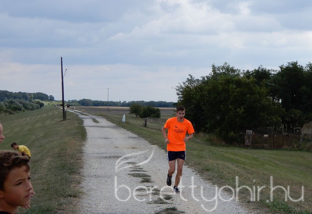 Mezei futóbajnokság Berettyóújfaluban 80